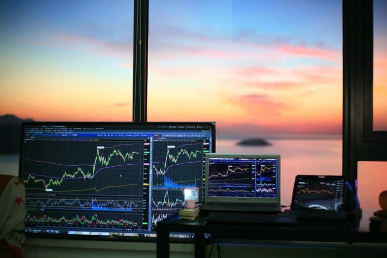 Comparing and Contrasting MetaTrader 4 and MetaTrader 5